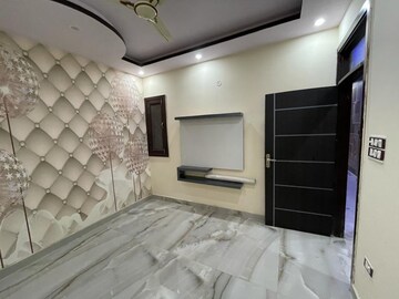 Room in 3.5 BHK Builder Floor at Dwarka Mor – for Rent