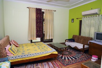 Bedroom in 3 BHK Villa at Arera Colony – for Rent