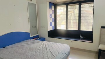 Room in  Pg at Swapnalok Towers, Malad East – for Rent