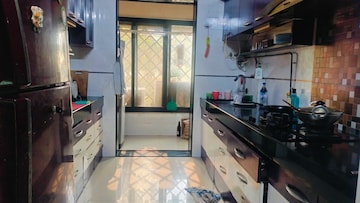 Room in  Pg at Swapnalok Towers, Malad East – for Rent
