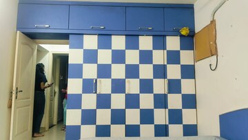 Room in  Pg at Swapnalok Towers, Malad East – for Rent