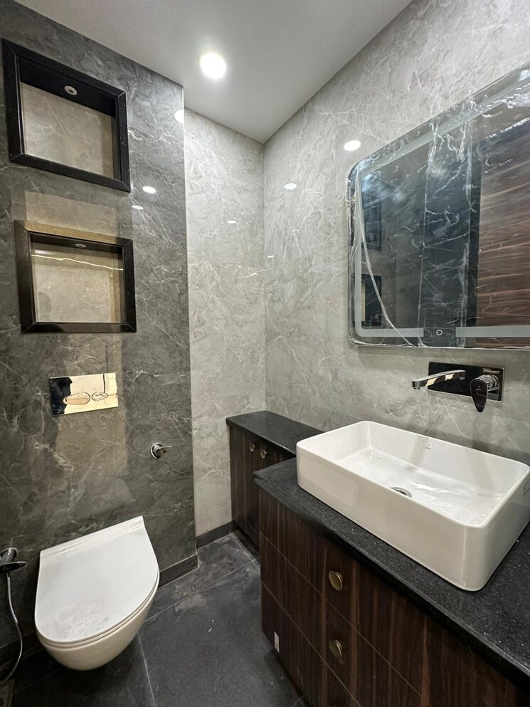 Bathroom, paschim vihar 3 Bedroom 1800 Sq.Ft. Builder Floor In Paschim Vihar Delhi 8212549