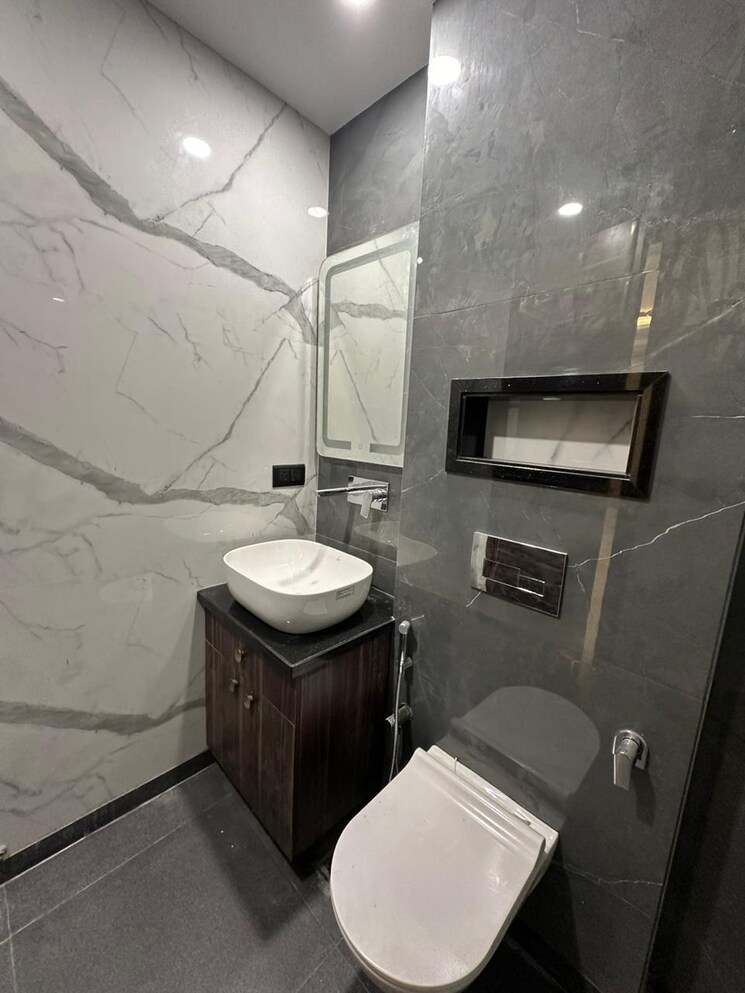Bathroom, paschim vihar 3 Bedroom 1800 Sq.Ft. Builder Floor In Paschim Vihar Delhi 8212549