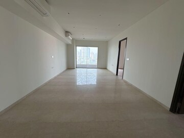 Room in 3 BHK Apartment at Lokhandwala Minerva Mahalaxmi, Mahalaxmi – for Sale
