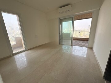 Room in 3 BHK Apartment at Lokhandwala Minerva Mahalaxmi, Mahalaxmi – for Sale