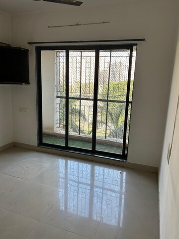 Room in 2 BHK Apartment at Aakar Residency, Kavesar – for Rent
