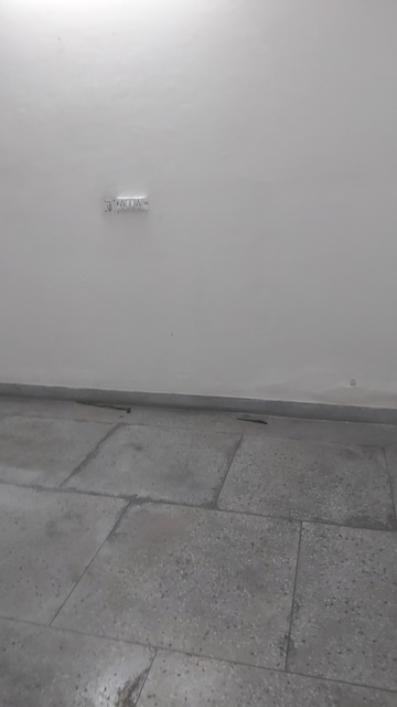 Room in 1.5 BHK Apartment at Mayur Vihar – for Rent