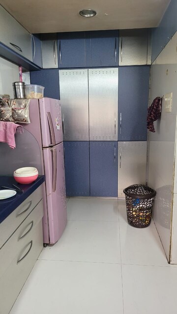 Furnished Amenities in 3 BHK Apartment at Tulsibaug CHS, Borivali West – for Rent