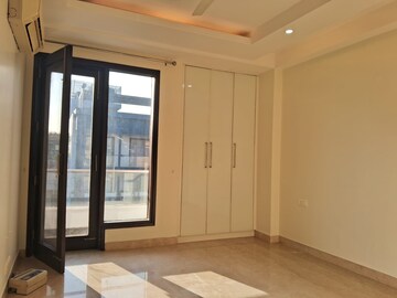 Room in 3 BHK Builder Floor at East Of Kailash – for Sale