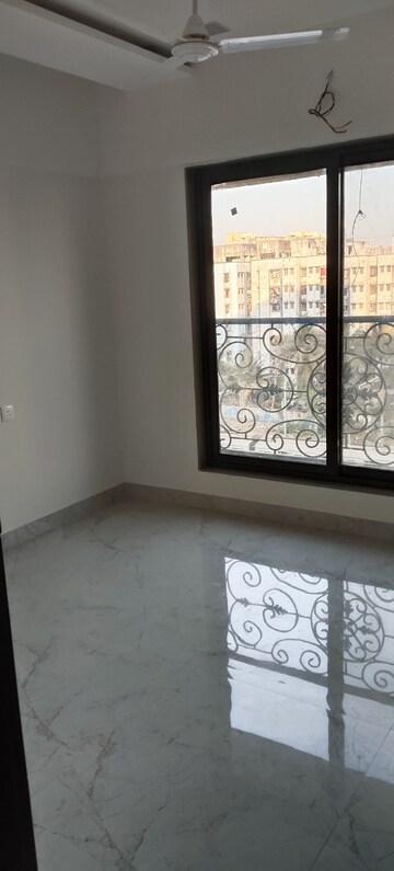 Room in 2 BHK Apartment at JPV Pratap Elegance, Vile Parle West – for Rent