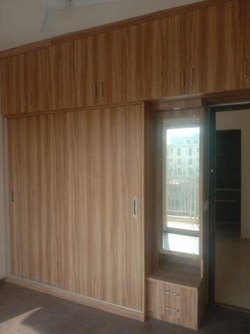 Room in 2.5 BHK Apartment at Mahagun Mywoods, Sector 16c Greater Noida – for Rent