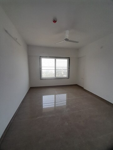 Room in 3 BHK Apartment at Venkatesh Skydale, Sinhagad Road – for Sale