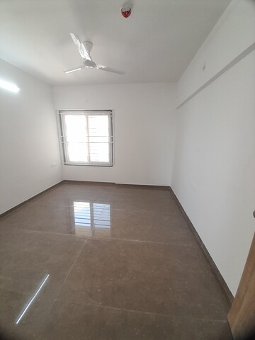 Room in 3 BHK Apartment at Venkatesh Skydale, Sinhagad Road – for Sale