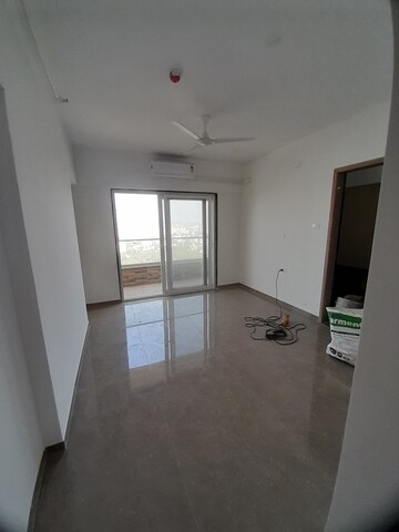 Room in 3 BHK Apartment at Venkatesh Skydale, Sinhagad Road – for Sale