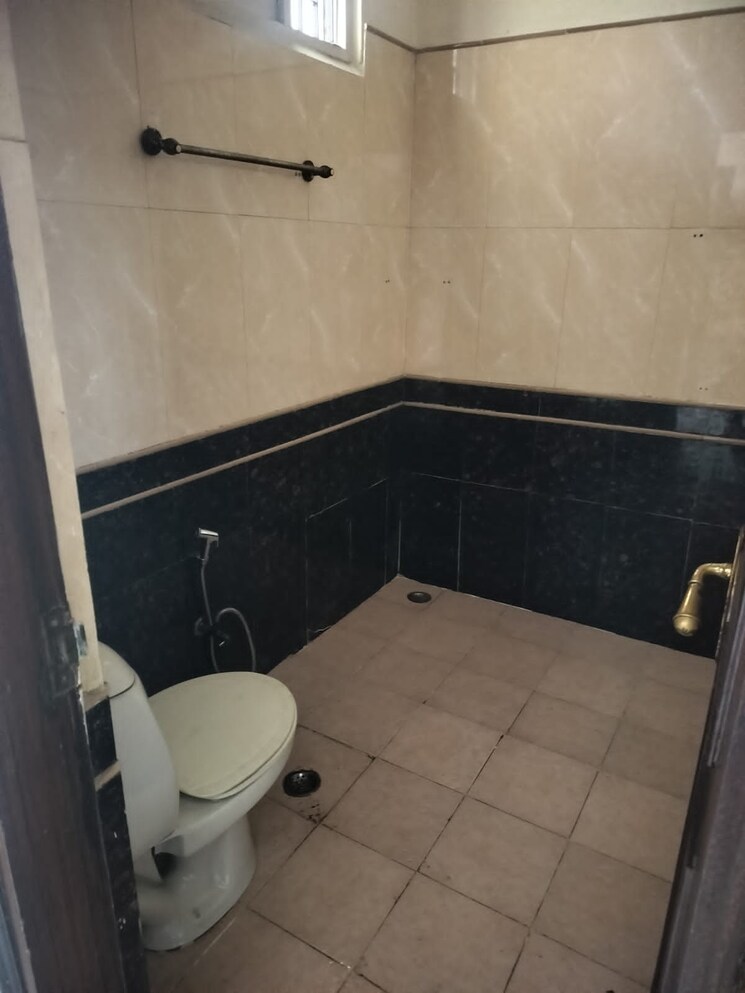 Bathroom, ansal-sushant-estate 2 Bedroom 1040 Sq.Ft. Apartment In Sector 52 Gurgaon 8212811