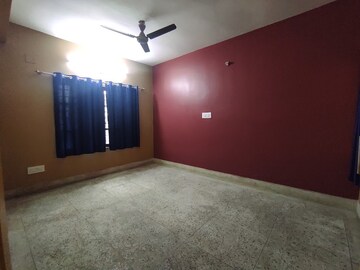 Room in 3 BHK Apartment at Santoshpur – for Rent