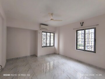 Room in 3.5 BHK Apartment at Bengal Peerless Avidipta, Em Bypass – for Rent