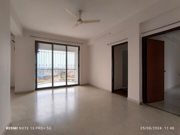 Room in 3.5 BHK Apartment at Bengal Peerless Avidipta, Em Bypass – for Rent