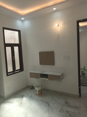 Room in 3 BHK Builder Floor at Shalimar Apartments Shalimar Garden, Shalimar Garden – for Sale