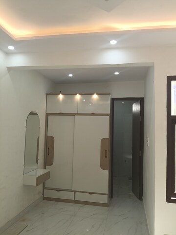 Building Lobby in 3 BHK Builder Floor at Shalimar Apartments Shalimar Garden, Shalimar Garden – for Sale