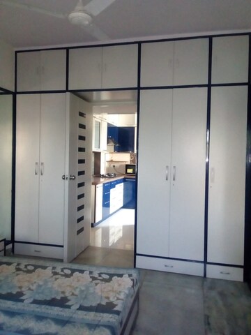 Bedroom in 2 BHK Apartment at Andheri West – for Rent