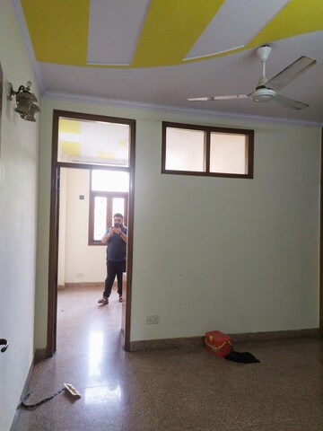 Room in 2 BHK Apartment at Kalkaji – for Rent
