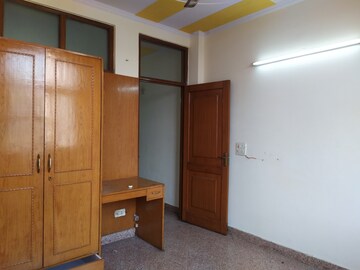 Room in 2 BHK Apartment at Kalkaji – for Rent