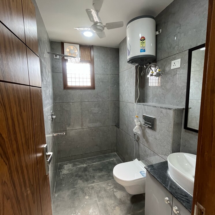 Bathroom, sultanpur 4 Bedroom 1500 Sq.Ft. Builder Floor In Sultanpur Delhi 8212913