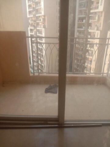Room in 2 BHK Apartment at Mahagun Mywoods, Sector 16c Greater Noida – for Rent