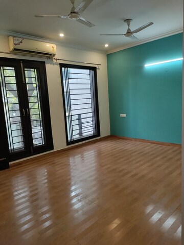 Room in 3 BHK Builder Floor at Kohli One Malibu Town, Sector 47 – for Rent