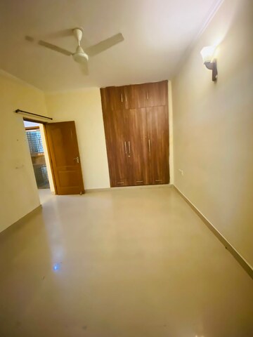 Room in 3 BHK Apartment at Sector 75 – for Rent