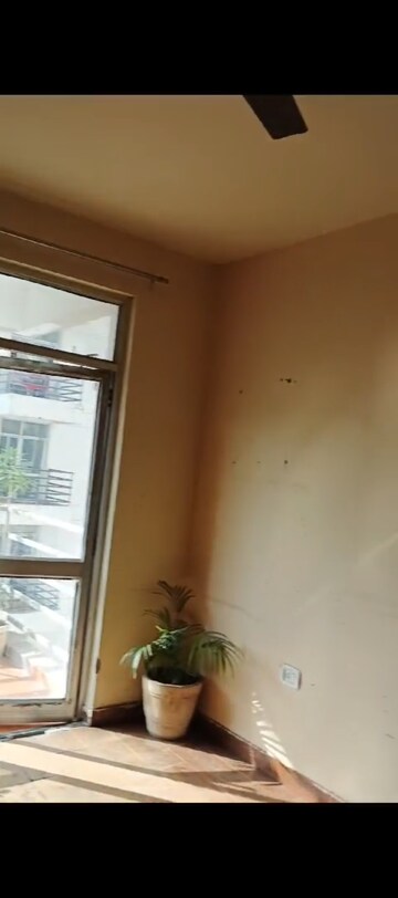 Room in 2 BHK Apartment at Piyush Heights, Sector 89 – for Sale