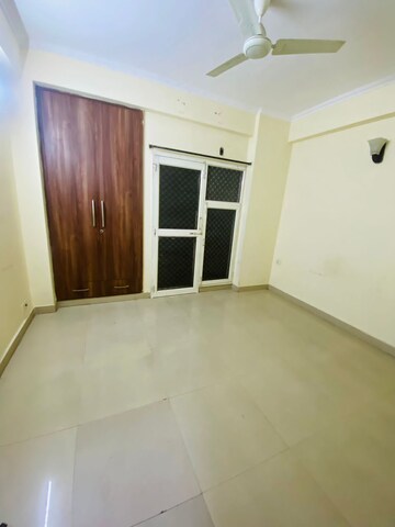 Room in 3 BHK Apartment at Gardenia Golf City, Sector 75 – for Rent