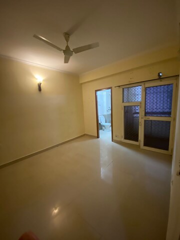 Room in 3 BHK Apartment at Gardenia Golf City, Sector 75 – for Rent
