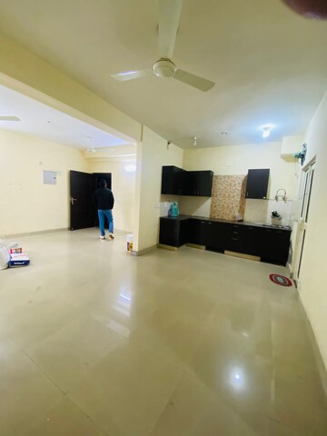 Room in 2 BHK Apartment at Gardenia Golf City, Sector 75 – for Rent