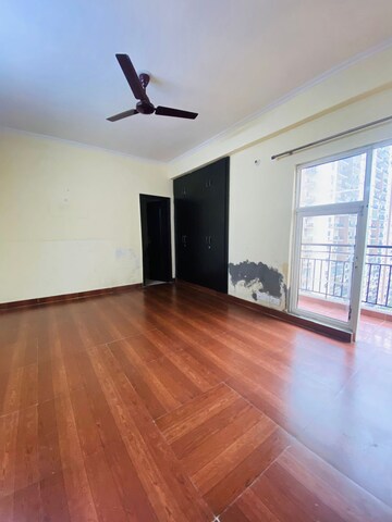 Room in 2 BHK Apartment at Gardenia Golf City, Sector 75 – for Rent
