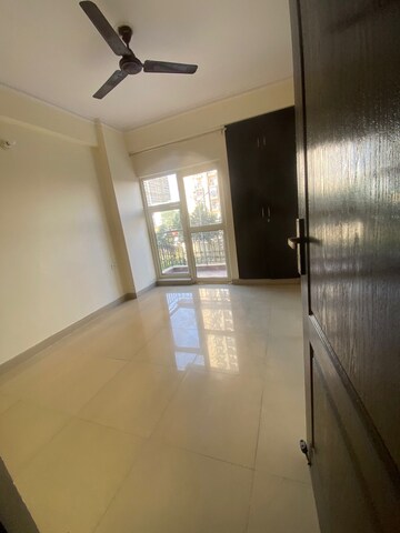 Room in 2 BHK Apartment at Gardenia Golf City, Sector 75 – for Rent