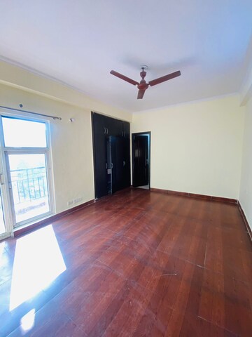 Room in 3 BHK Apartment at Sector 75 – for Rent