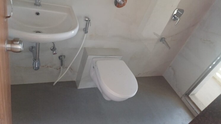 Bathroom, thane west 1 Bedroom 558 Sq.Ft. Apartment In Thane West Thane 8213015