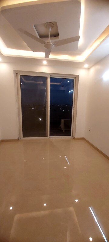 Room in 4 BHK Apartment at Suraj Oranje Castle, Gomti Nagar – for Sale