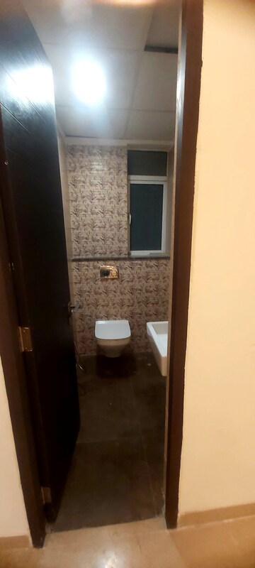Bathroom in 4 BHK Apartment at Suraj Oranje Castle, Gomti Nagar – for Sale