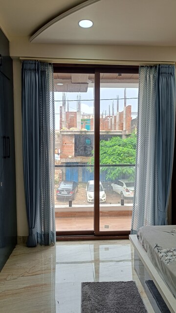 Room in 3 BHK Apartment at Adarsh Nagar – for Rent