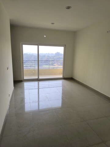 Room in 3.5 BHK Apartment at BBD Green City Sun Breeze Apartments, Gomti Nagar – for Rent