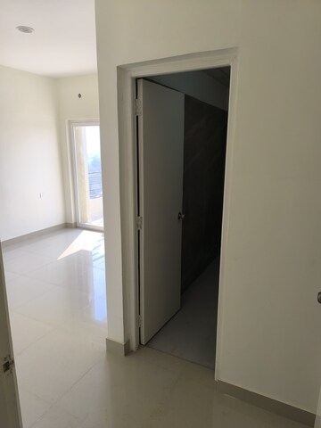 Room in 3.5 BHK Apartment at BBD Green City Sun Breeze Apartments, Gomti Nagar – for Rent