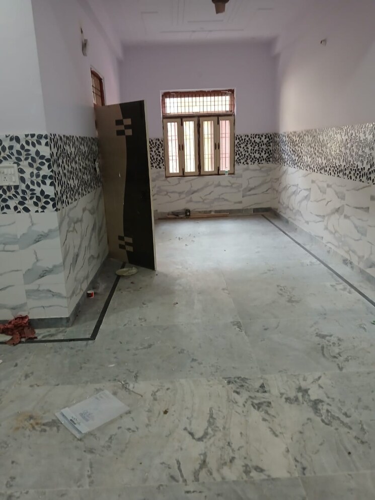  Parking, new-friends-colony 4 Bedroom 95 Sq.Yd. Independent House In Sanjay Nagar Ghaziabad 8213271