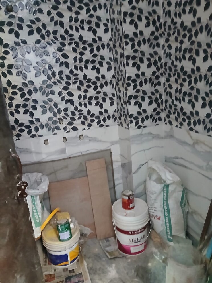 Bathroom, new-friends-colony 4 Bedroom 95 Sq.Yd. Independent House In Sanjay Nagar Ghaziabad 8213271