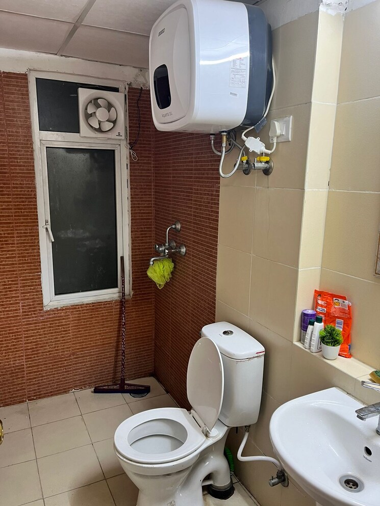 Bathroom, m3m-merlin 4 Bedroom 3286 Sq.Ft. Apartment In Sector 67 Gurgaon 8213340