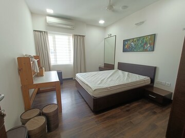 Bedroom in 3 BHK Apartment at Nungambakkam – for Rent