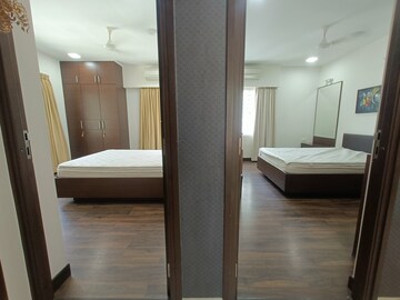 Room in 3 BHK Apartment at Nungambakkam – for Rent