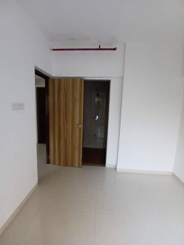Room in 1 BHK Apartment at Avant Hillway, Goregaon East – for Rent